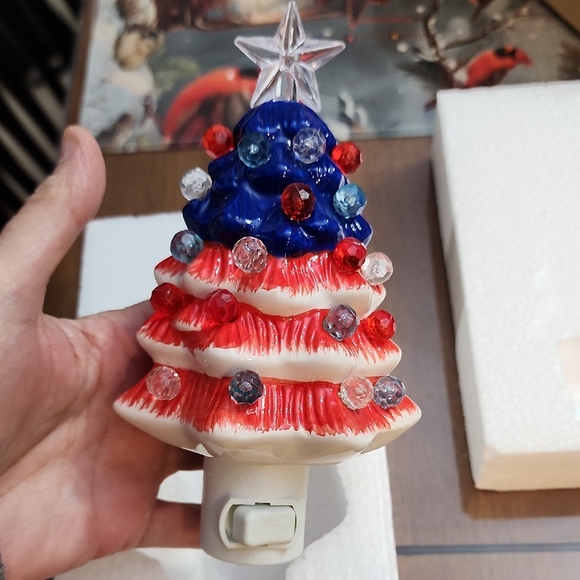 Festive Christmas Tree Night Light - Picture 2 of 6